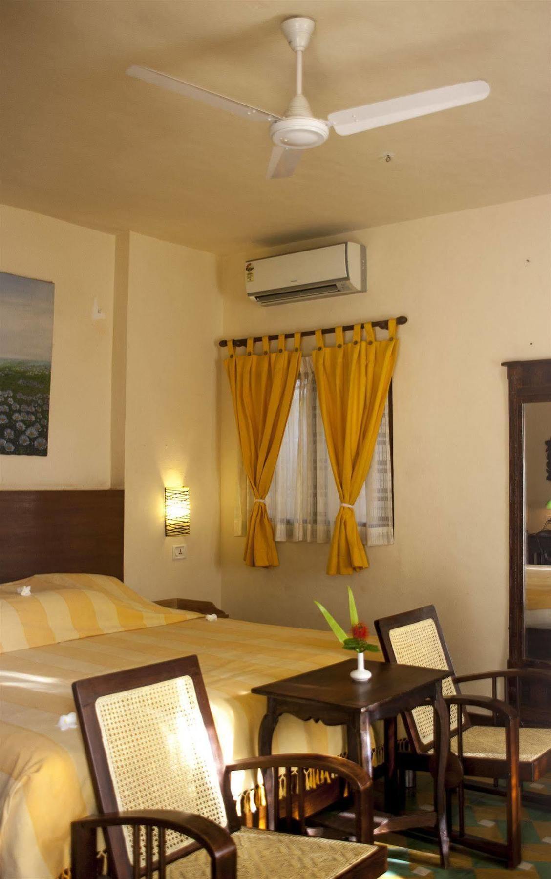 Over The Hill Poovar Екстериор снимка