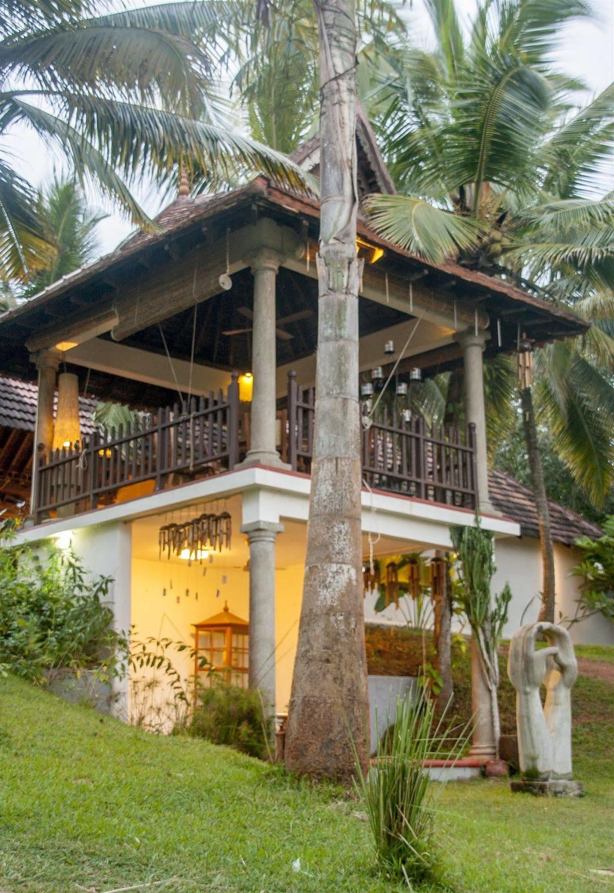 Over The Hill Poovar Екстериор снимка