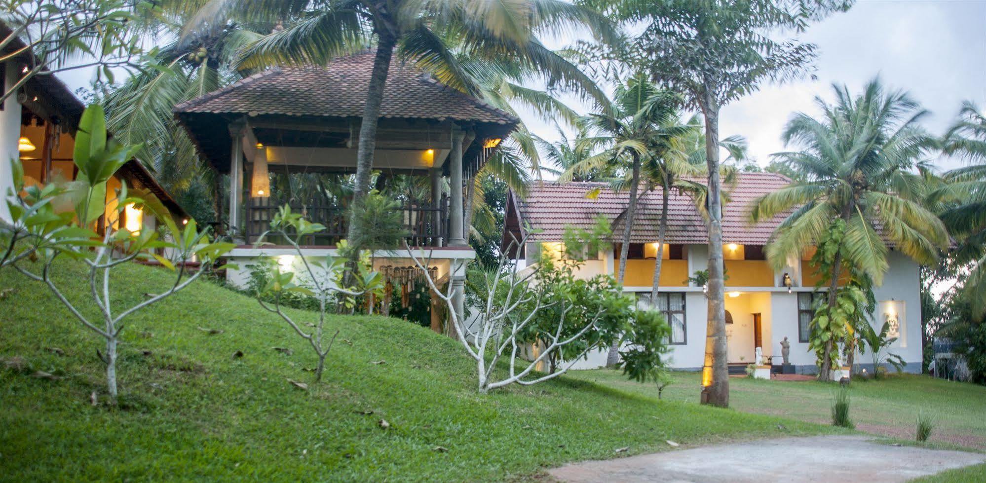 Over The Hill Poovar Екстериор снимка